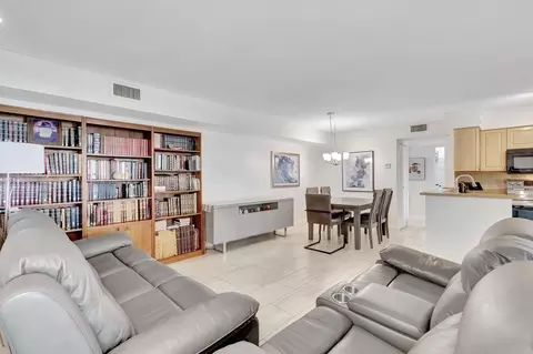 6586 Southurst Ter #105, Delray Beach, FL 33446