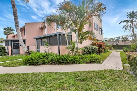 139 Sparrow Dr #5A, Royal Palm Beach, FL 33411