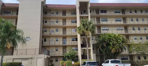 3590 Via Poinciana #207, Lake Worth, FL 33467