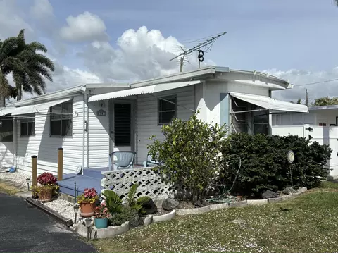 8941 Oak St, Boynton Beach, FL 33436 photo 2