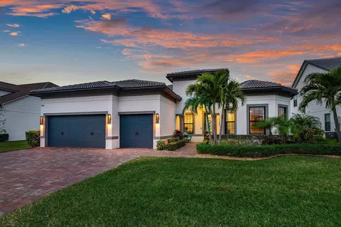 8441 Vaulting Dr, Lake Worth, FL 33467