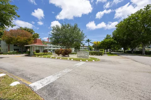 3000 Springdale Blvd #V116, Palm Springs, FL 33461