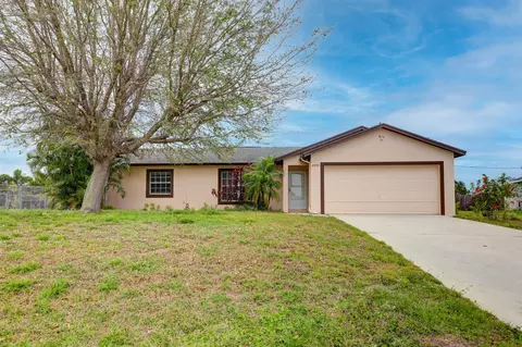 4352 SW Elaine Ct, Port Saint Lucie, FL 34953