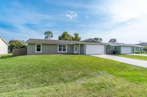 474 SW Meadow Ter, Port Saint Lucie, FL 34984