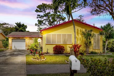 7317 Pine Park Dr N, Lake Worth, FL 33467
