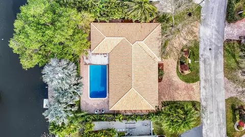2241 NE 32nd St, Lighthouse Point, FL 33064