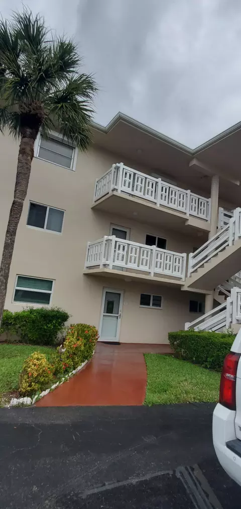 2770 Garden Dr #301, Lake Worth, FL 33461