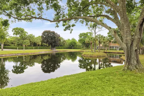 372 Maplecrest Cir, Jupiter, FL 33458 photo 4