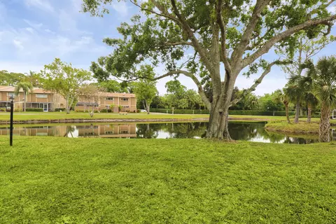 372 Maplecrest Cir, Jupiter, FL 33458 photo 6