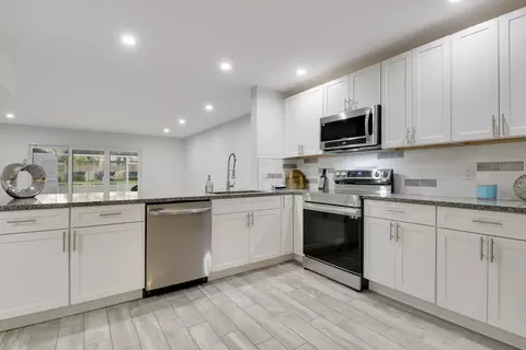 372 Maplecrest Cir, Jupiter, FL 33458 photo 14