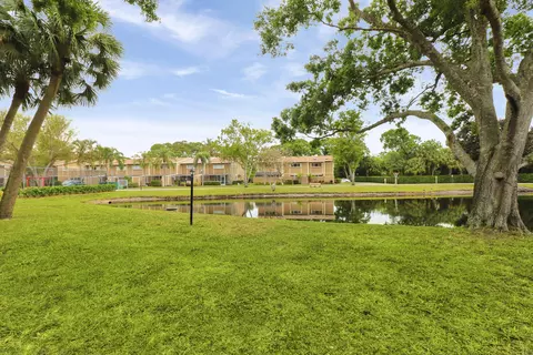 372 Maplecrest Cir, Jupiter, FL 33458 photo 5