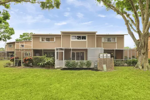 372 Maplecrest Cir, Jupiter, FL 33458 photo 3