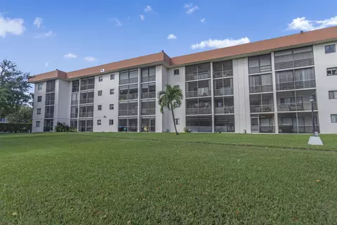 5917 Via Vermilya #407, Lake Worth, FL 33462