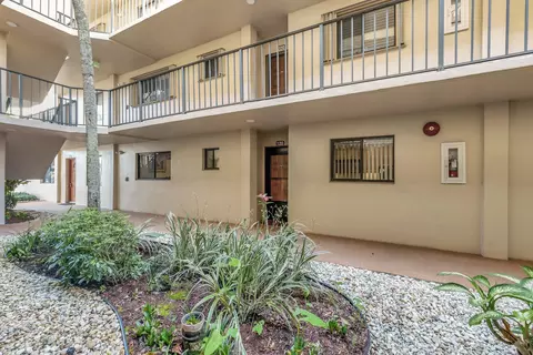 5250 Las Verdes Cir #120, Delray Beach, FL 33484