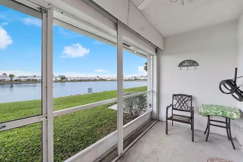 201 Leisure Lake Cir #106, Boynton Beach, FL 33426