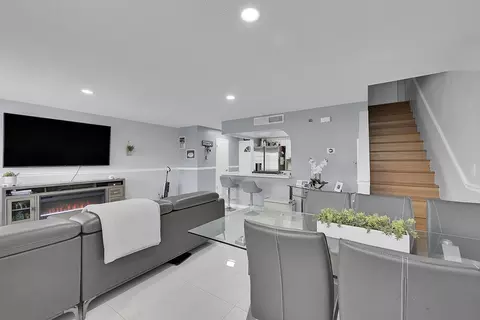 1350 W 53rd St #17, Hialeah, FL 33012 photo 6