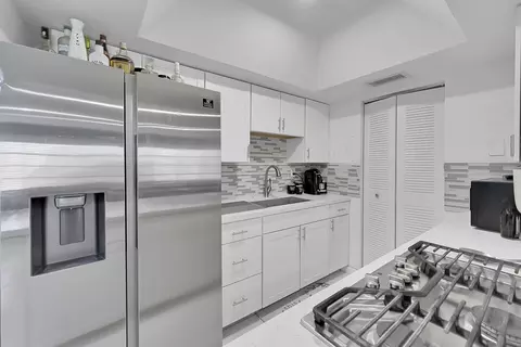1350 W 53rd St #17, Hialeah, FL 33012 photo 4