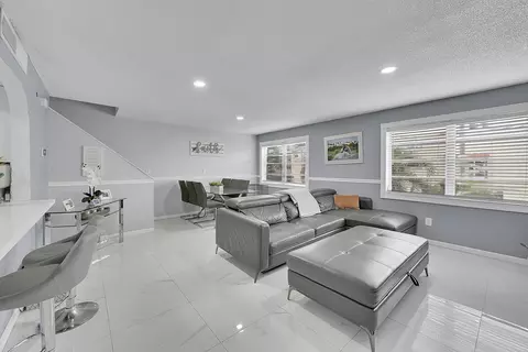 1350 W 53rd St #17, Hialeah, FL 33012 photo 3