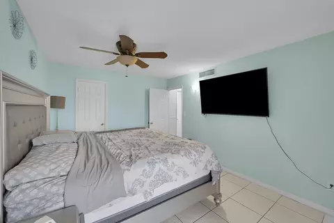 1350 W 53rd St #17, Hialeah, FL 33012 photo 13