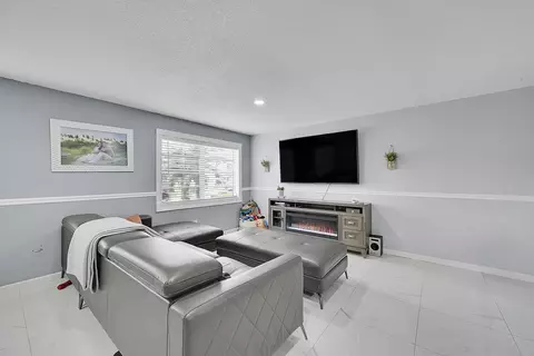 1350 W 53rd St #17, Hialeah, FL 33012 photo 9