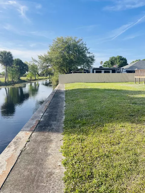 1121 Orange Loop, Okeechobee, FL 34974 photo 3
