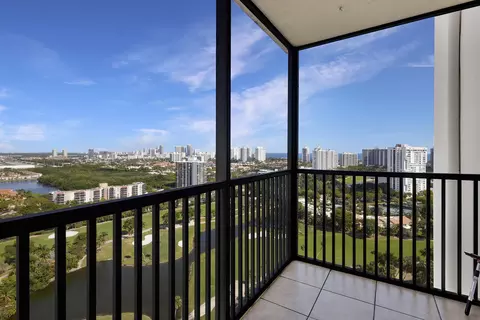 20379 W Country Club Dr #2632, Aventura, FL 33180