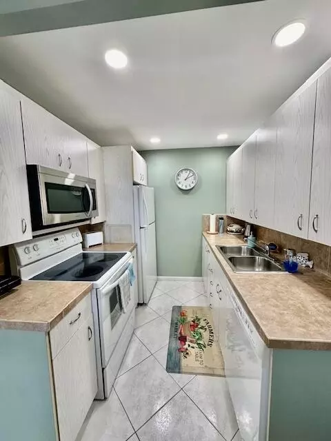 4084 Exeter E, Boca Raton, FL 33434 photo 2