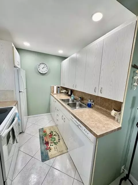 4084 Exeter E, Boca Raton, FL 33434 photo 3