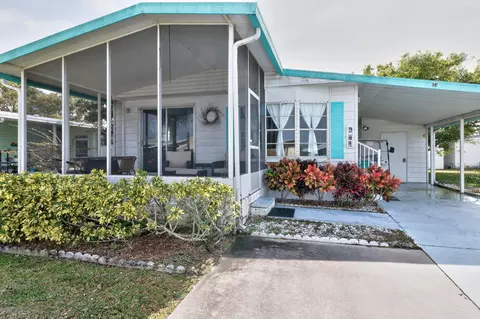 941 Frangi Pani Dr, Barefoot Bay, FL 32976