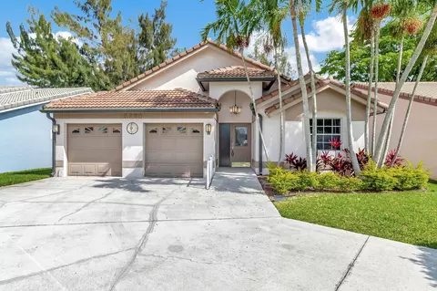 5629 American Cir, Delray Beach, FL 33484