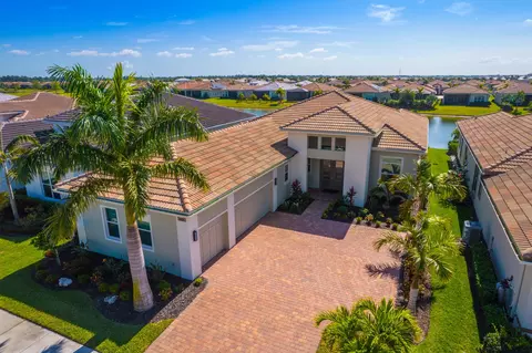 8699 SW Flutto Way, Port Saint Lucie, FL 34987