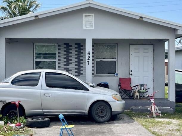 627 Amaryllis Ave, Pahokee, FL 33476