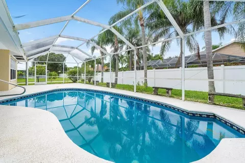 6815 Frost Ter, Port Saint Lucie, FL 34952