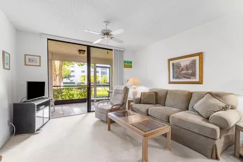 3138 Via Poinciana #106, Lake Worth, FL 33467