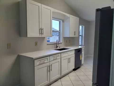 6960 SE Lillian Ct, Stuart, FL 34997 photo 3