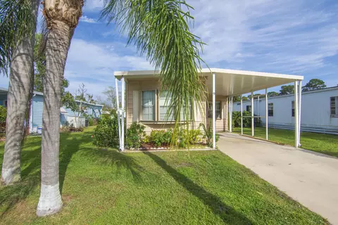 9 La Costa Ln, Port Saint Lucie, FL 34952