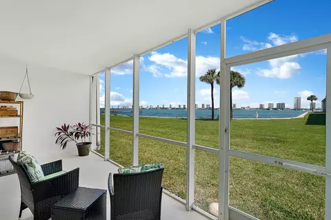 2936 Lake Shore Dr #108, Riviera Beach, FL 33404