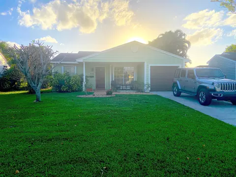 9200 Carma Dr, Boynton Beach, FL 33472