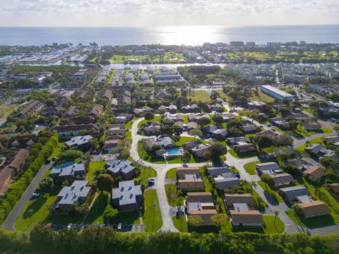 2610 SE 5th Cir, Boynton Beach, FL 33435