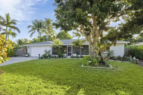 366 Maple Ave, Tequesta, FL 33469 photo 2