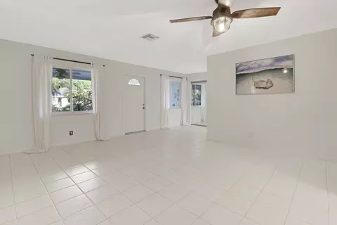 366 Maple Ave, Tequesta, FL 33469 photo 9