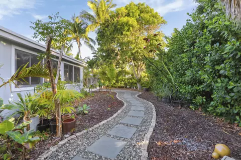 366 Maple Ave, Tequesta, FL 33469 photo 37