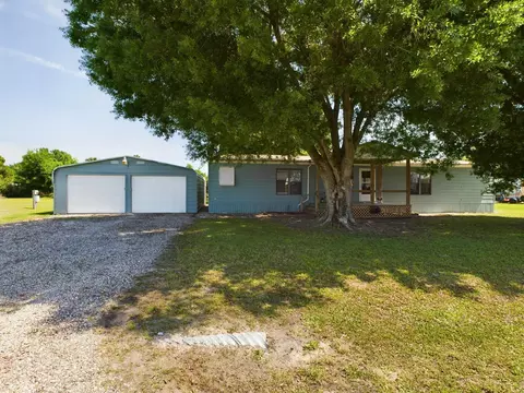 1089 Bay Dr NW, Moore Haven, FL 33471