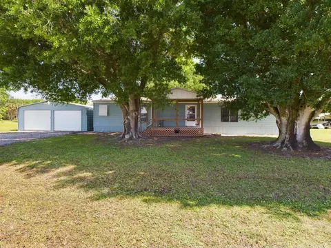 1089 Bay Dr NW, Moore Haven, FL 33471 photo 2
