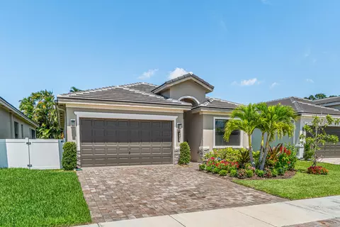7467 Moonrise Dr, Lake Worth, FL 33467