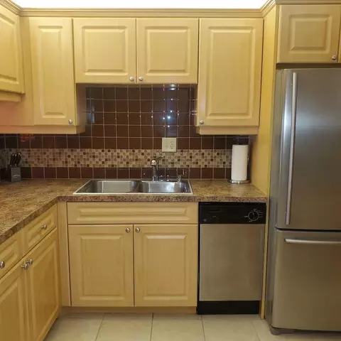 2855 S Garden Dr #107, Lake Worth, FL 33461