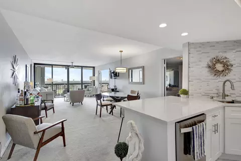 2425 Presidential Way #1503, West Palm Beach, FL 33401