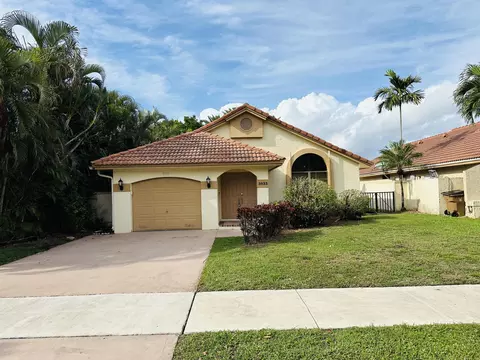 3833 NW 7th Pl, Deerfield Beach, FL 33442