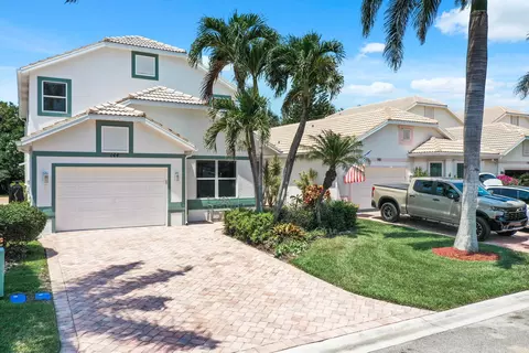 144 Pepper Ln, Jensen Beach, FL 34957
