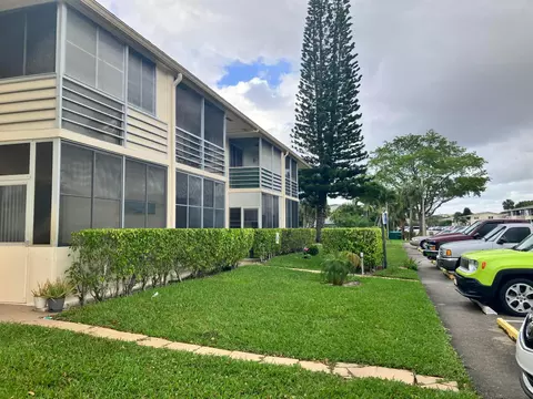 112 Coventry E, West Palm Beach, FL 33417 photo 6